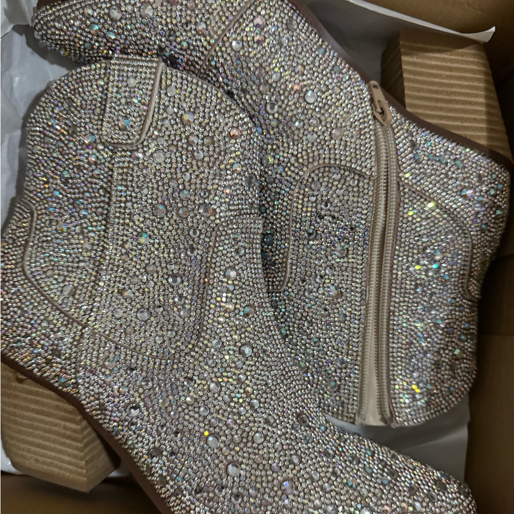 Cushionaire sparkly booties